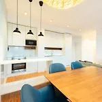 Bairro Alto Bright With Ac Elevator Apartman *