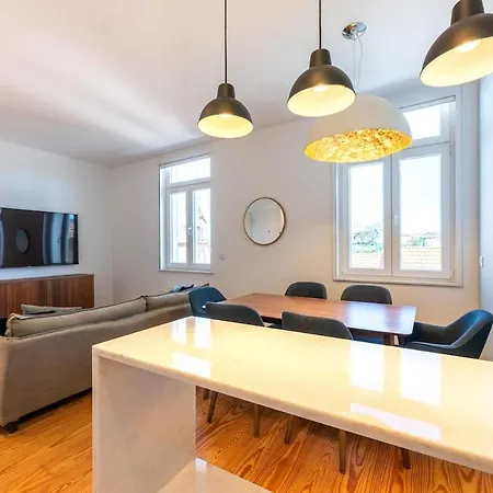 Apartment Bairro Alto Bright With Ac Elevator
