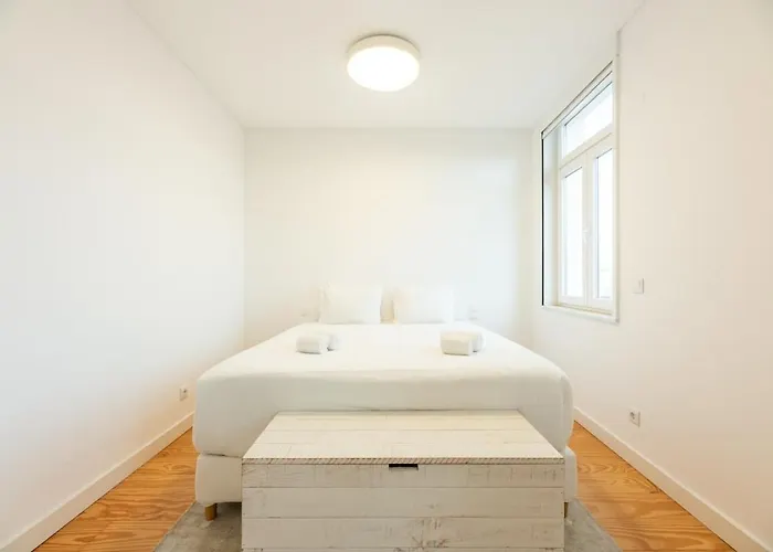 Bairro Alto Bright With Ac Elevator Apartment