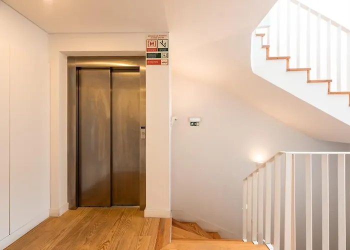 Bairro Alto Bright With Ac Elevator Apartment *