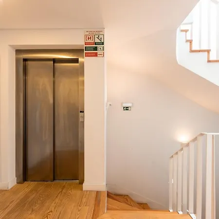 Bairro Alto Bright With Ac Elevator Апартаменты *