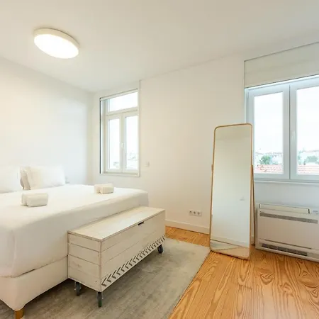 Bairro Alto Bright With Ac Elevator Apartman